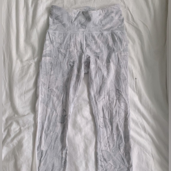 Lululemon Train Times Crop - Picture 3 of 3